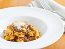 4時間かけてコトコト煮込んだ、BAROLO伝統のボロネーゼ。ランチ・ディナーでも人気の一品です。
