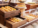 「アンサンブル」朝食ビュッフェイメージ(パン)