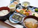 【朝食】ボリューム満点の和朝食!御飯とお味噌汁はおかわり自由です!(和or洋食からご選択下さい)