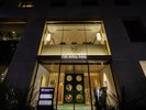 正面玄関は昭和通りに面しております。最寄駅は東京メトロ・都営浅草線「東銀座」駅。
