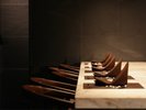 一皿一皿と向き合う、余白と美がある食空間感性が澄んでいく、静寂の中のディナータイムをお楽しみください