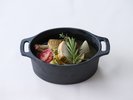 夕食|メインディッシュや温菜などは、スノーピーク製のギアで仕上げるキャンプ体験