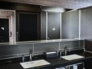 サニタリー棟|高規格トイレ・シャワールームを完備(「LAND CAVE」エリアより徒歩約1分)
