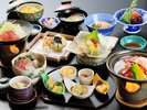 《月-TSUKI-》紅木豚の陶板焼き付き♪季節の食材を使用した会席料理をご堪能ください。