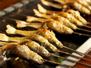 清流が育んだ川魚には臭みがなく、甘みすら感じるほど濃厚。骨まで食べられる八景自慢の一品です