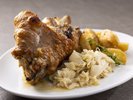 グランドメニュー【異国の食卓】骨付き豚すね肉のじっくりロースト・ズブロフスカ風