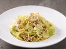 グランドメニュー【異国の食卓】ベーコンとキャベツのコンソメバターパスタ