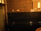 別館1階ロビーのピアノは演奏自由です。