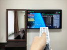 40型スマートTV(全室壁掛けタイプ)をご用意。YouTubeなどの動画も大型テレビでお楽しみ頂けます。