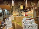 自社製「蛸の塩辛」をはじめ、明石、兵庫のお土産を取り揃えております