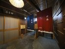 温泉入口。男湯・女湯それぞれ趣の異なる浴場を、入れ替え制でご利用いただけます。