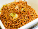 【焼きそば】もちもちの麺をこだわりソースで仕上げ、野菜の旨みとともにお楽しみいただけます。