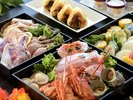 お肉をはじめ有頭海老やシーフード、旬の野菜といった多彩なバーベキューメニュー