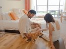 愛犬も安心できるケージや専用アメニティを備えた室内で、のびのびとくつろげます。
