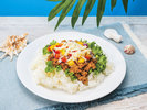 スパイシーなひき肉にチーズや野菜を合わせた、異国情緒あふれる沖縄発の定番メニューです