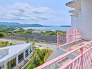 【メゾネット】心地よい潮騒に包まれて。沖縄の自然を肌で感じる、贅沢なひとときをバルコニーで。