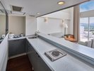 【メゾネット】カウンター付きのキッチンで、お部屋時間をより豊かに。別荘感覚で気ままな滞在を。