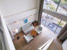 【メゾネット2ベッド】木の温もりを感じる落ち着いた内装。寝室からも開放的な景色を楽しめる贅沢設計。