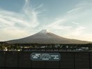 屋上テラスから見た夕暮れの「富士山」