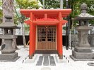 ホテル入り口「金宿稲荷社」