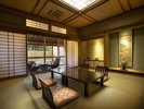 芙蓉山荘露天風呂付特別室 純和風の設えの客室です