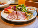 京都老舗パンビュッフェと日替わりプレートのご朝食