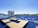【DOG PARK(屋上)】空と海に溶け込むブルーの人工芝