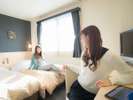 清潔でモダンなお部屋でお寛ぎ下さい