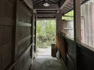 中庭へ続く道