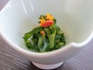 春料理:【先付】新緑和え 春告魚 菜種 枸杞の実