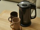 【共通設備】電気ケトルとマグカップ(イメージ)