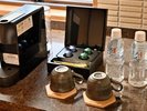 【スーペリア】ミニキッチンにこだわりのコーヒーや煎茶、お茶菓子をご用意