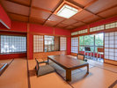 〜『松風庵』松声の間〜朱塗りの壁と人気デザイナーの家具が織りなす加賀モダン客室です。