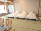 21畳ファミリールーム(ベッド3台)