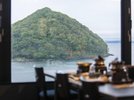 海上レストラン!絶景と料理がダブルで楽しめます!