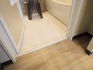 【畳ツイン】バスルームとの段差は20mm程。こちらのお部屋タイプのみお風呂とトイレは分かれております