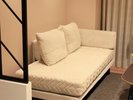 【デラックスダブル】ソファを設置しております。3名利用時はソファベッドとしてご使用いただけます。