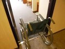 【車椅子】幅70CMまで通り抜けできます。バリアフリー対応ではありませんが、車椅子乗り入れ可