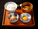 ご飯・味噌汁・納豆・卵