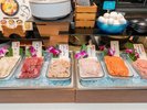 近海で獲れた新鮮な海の幸が贅沢に並びます