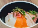 海鮮丼は多くのお客様に愛される看板メニュー