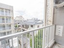 石垣島の心地よい風を感じるバルコニー
