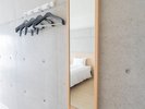 外出前の身だしなみを整えやすい大きな鏡
