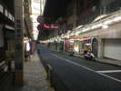 【商店街/熱海銀座】までは徒歩2分♪/写真は夜遅い時間です