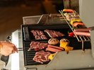 専用グリルで楽しむ、家族や仲間とのプライベートBBQ