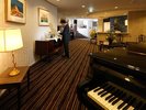 ラウンジ|ピアノ