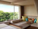 【客室】デラックス リラクシングフロアソファ