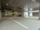【駐車場】1F屋根付き駐車場
