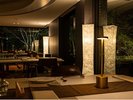 静かな空間で癒やしの旅を