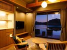 【レイクビュー1日3組限定◆展望湖面棟「紗綾」saya】離れ客室でゆったりとマジックアワーの湖を望む…